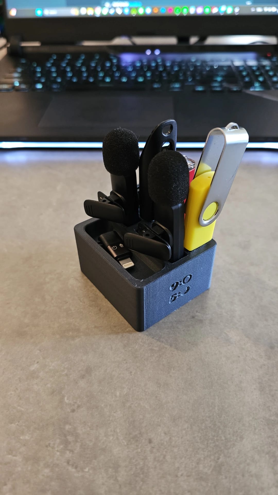 9to5 Desk Organizer – Compact 3D Printed Storage with Hidden Drawer